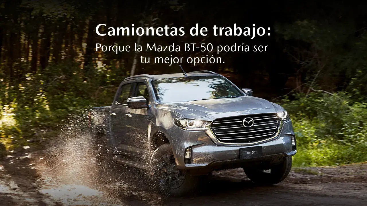 Camioneta Mazda BT-50 haciendo drift